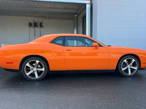 Used 2014 Dodge Challenger SXT image 9