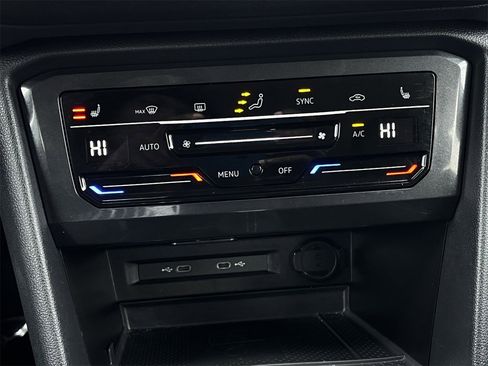 Used 2024 Volkswagen Tiguan SE image 18