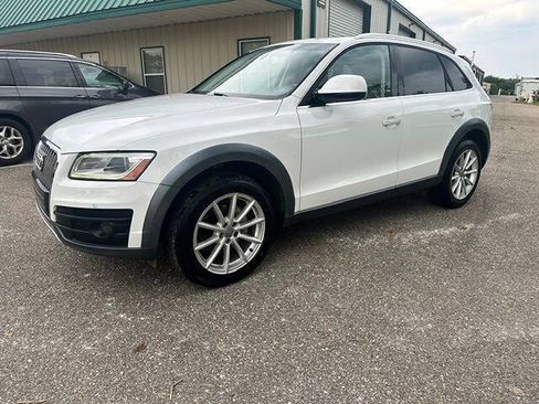 Used 2017 Audi Q5 2.0T Premium Plus w/ Technology Package AWD/4WD image 3
