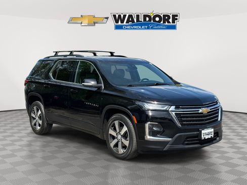 Used 2023 Chevrolet Traverse LT w/ LT Premium Package AWD/4WD image 1