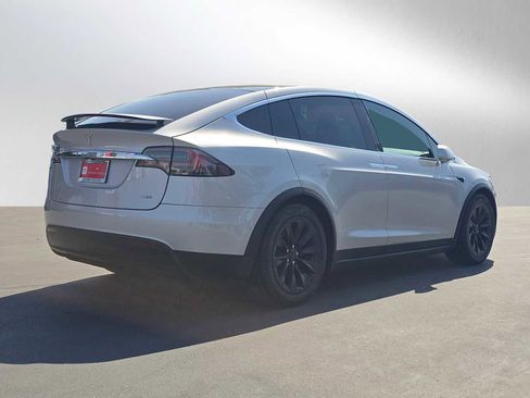 Used 2018 Tesla Model X 100D AWD/4WD image 3
