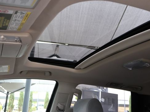 Used 2019 Toyota Sequoia SR5 AWD/4WD image 5