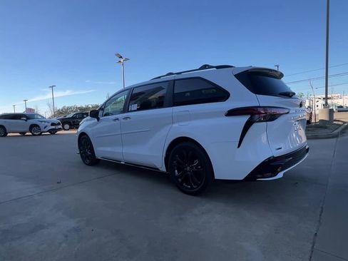 New 2026 Toyota Sienna XSE image 4