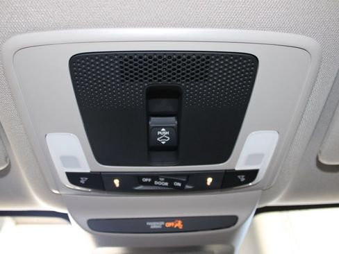 Used 2025 Honda HR-V EX-L image 24