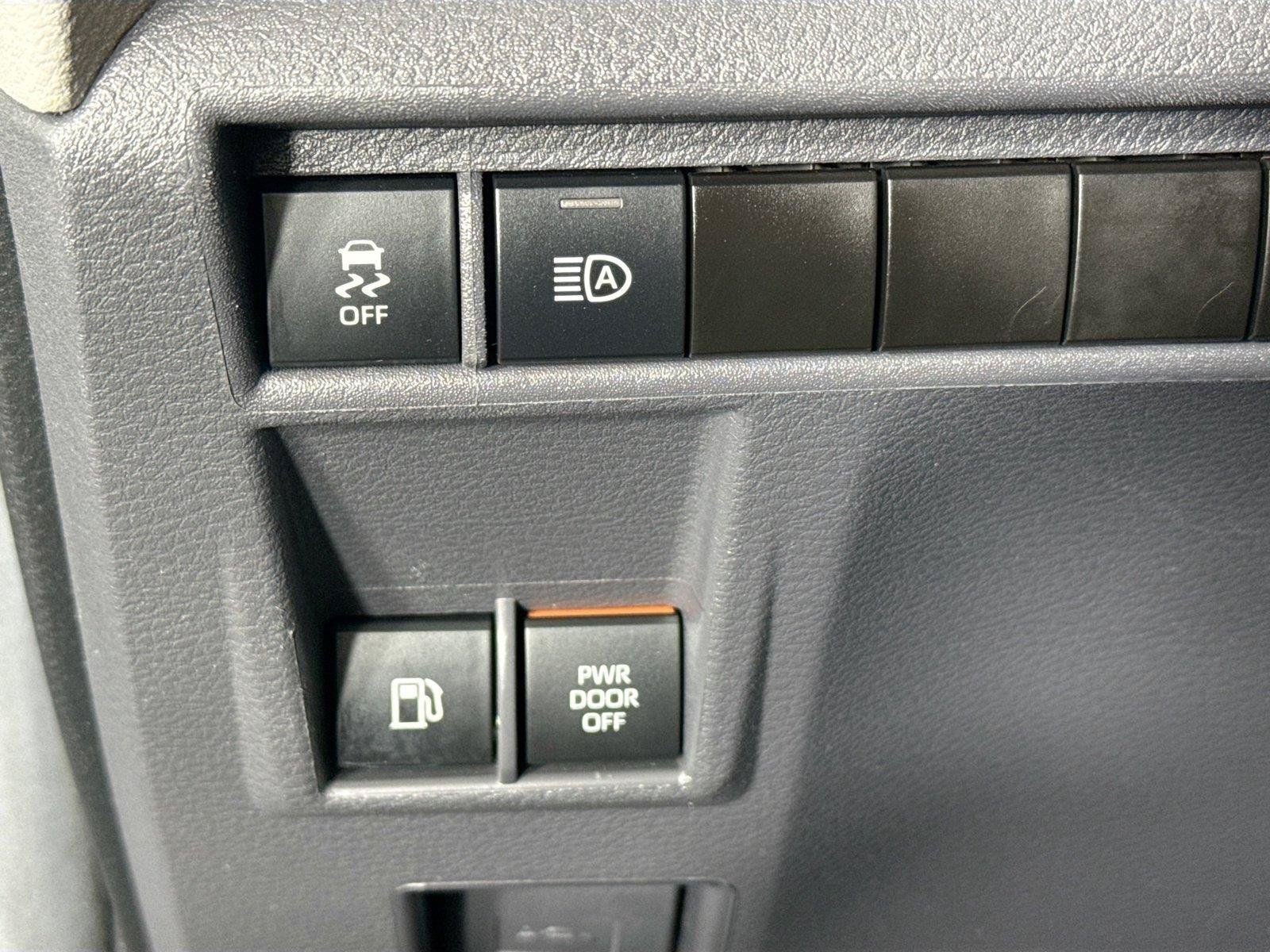 Certified 2024 Toyota Sienna XLE FWD image 15