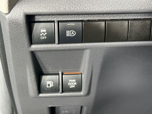 Certified 2024 Toyota Sienna XLE FWD image 15