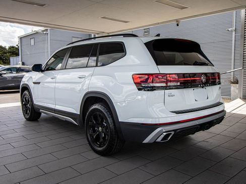 Used 2025 Volkswagen Atlas Peak Edition SE image 12