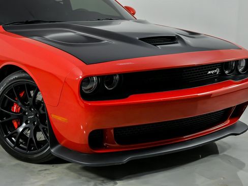Used 2015 Dodge Challenger SRT Hellcat image 3