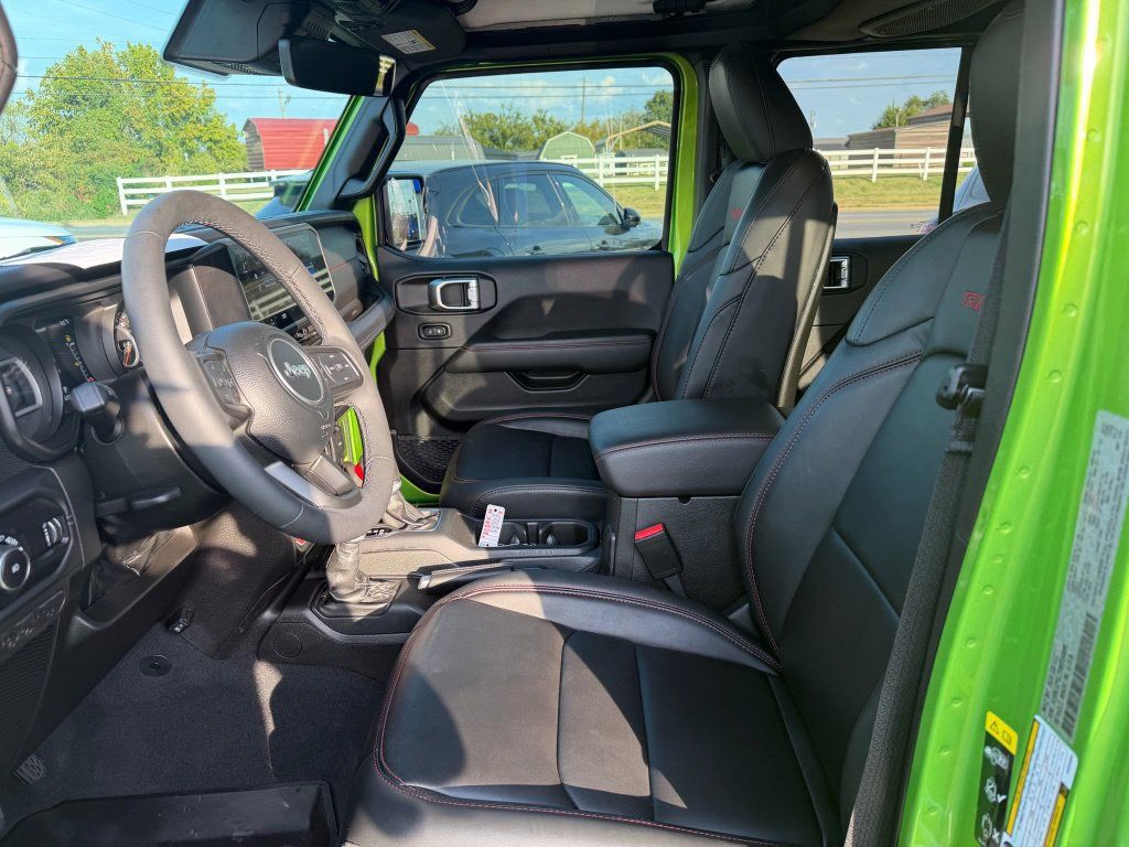 Used 2025 Jeep Wrangler Unlimited Rubicon AWD/4WD image 9