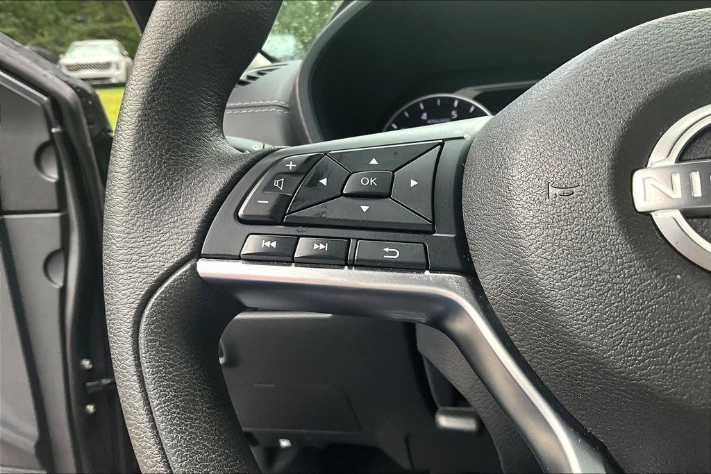 Used 2025 Nissan Sentra SV FWD image 10
