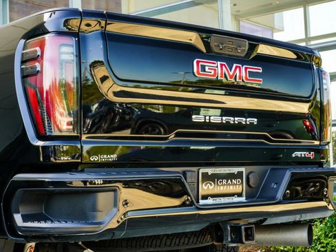 Used 2024 GMC Sierra 2500 AT4 w/ AT4 Premium Plus Package AWD/4WD image 14