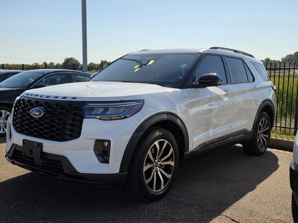 Used 2025 Ford Explorer ST-Line AWD/4WD image 5