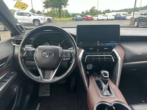 Used 2021 Toyota Venza Limited w/ Carpet Mat Package (TMS) AWD/4WD image 15