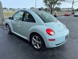 Used 2010 Volkswagen Beetle Coupe image 4