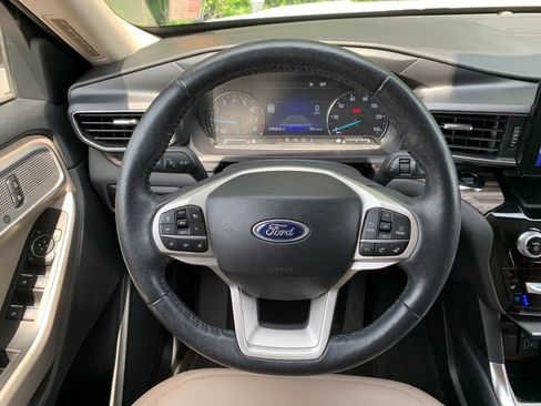 Used 2023 Ford Explorer Limited AWD/4WD image 13