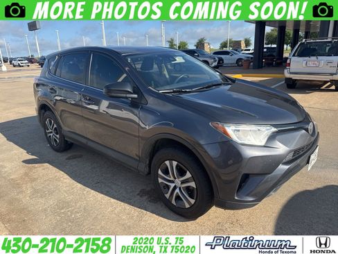 Used 2018 Toyota RAV4 LE FWD image 1