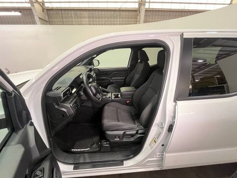 Used 2024 Toyota Tacoma SR5 AWD/4WD image 15
