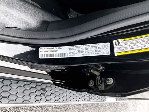 Used 2023 RAM 1500 Limited w/ Body-Colour Bumper Group image 21