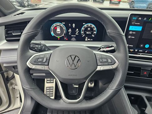 New 2026 Volkswagen Tiguan SE R-Line AWD/4WD image 17