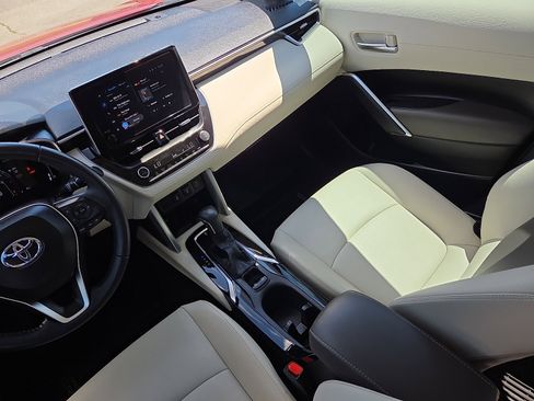 Used 2024 Toyota Corolla Cross XLE w/ Convenience Package FWD image 12