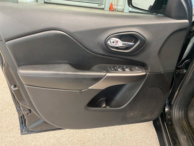 Used 2019 Jeep Cherokee Latitude Plus w/ Comfort/Convenience Group AWD/4WD image 29