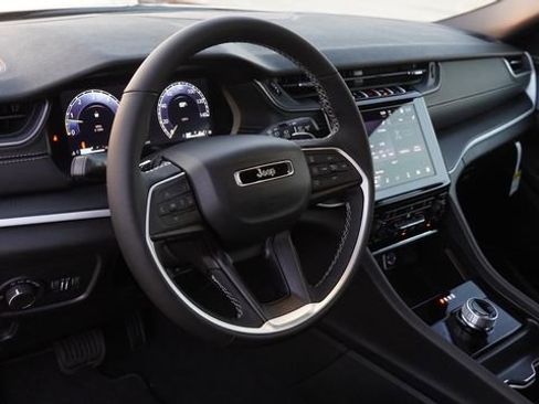 New 2025 Jeep Grand Cherokee L Altitude image 20
