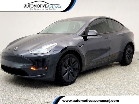 Used 2024 Tesla Model Y Long Range image 1
