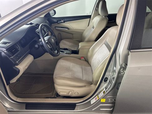 Used 2013 Toyota Camry XLE image 3