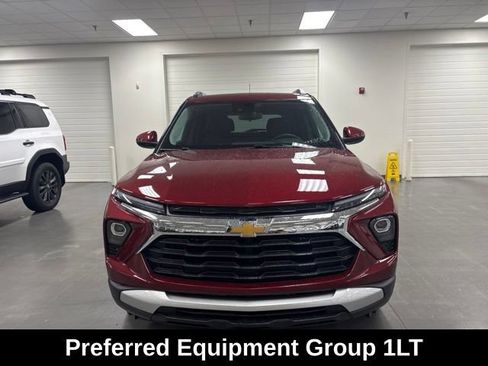 Used 2024 Chevrolet TrailBlazer LT w/ Driver Confidence Package FWD image 2