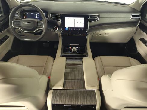 Used 2024 Jeep Wagoneer L Series II image 15