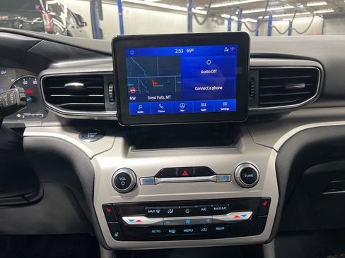 Used 2022 Ford Explorer XLT w/ Equipment Group 202A image 19
