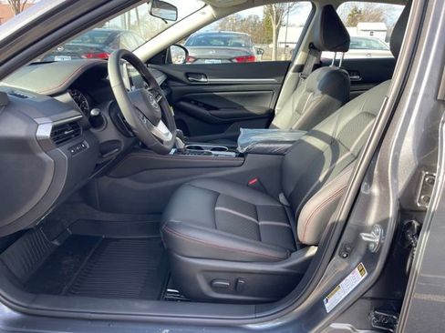 New 2025 Nissan Altima 2.5 SR image 17