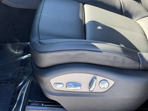 Used 2026 Porsche Macan AWD/4WD image 25