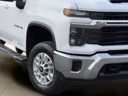 Used 2024 Chevrolet Silverado 2500 LT image 46