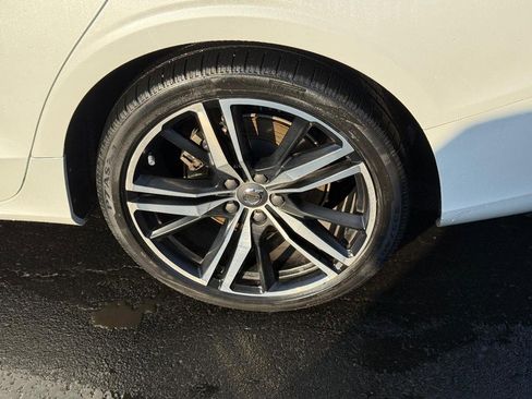 Used 2020 Volvo S60 T5 R-Design image 8