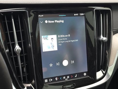 Used 2024 Volvo V60 B5 Cross Country Ultimate image 20