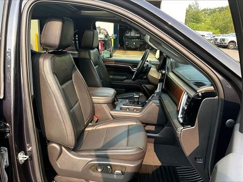 Used 2024 GMC Sierra 1500 Denali w/ Denali Reserve Package AWD/4WD image 7