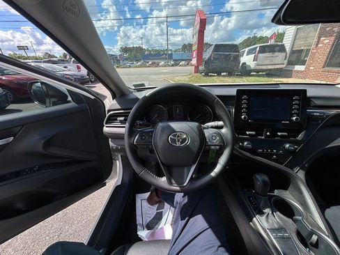 Used 2023 Toyota Camry SE FWD image 10