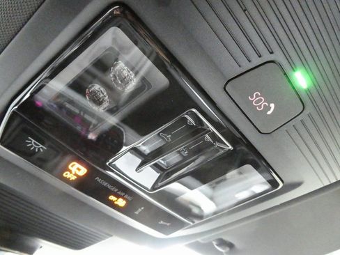 New 2026 Volkswagen Tiguan SE R-Line AWD/4WD image 14