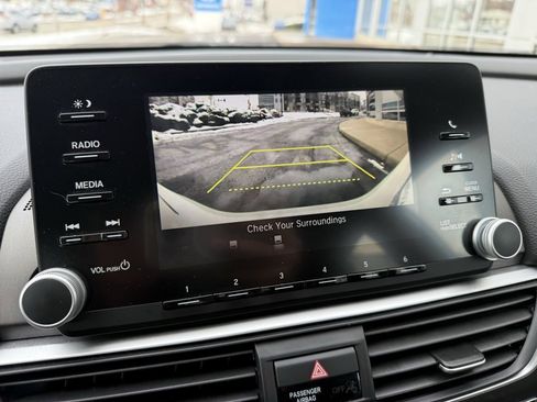 Used 2019 Honda Accord LX image 5