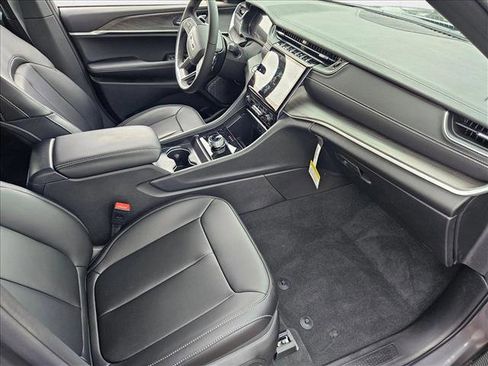 New 2025 Jeep Grand Cherokee Limited w/ Trailer Tow Package image 16