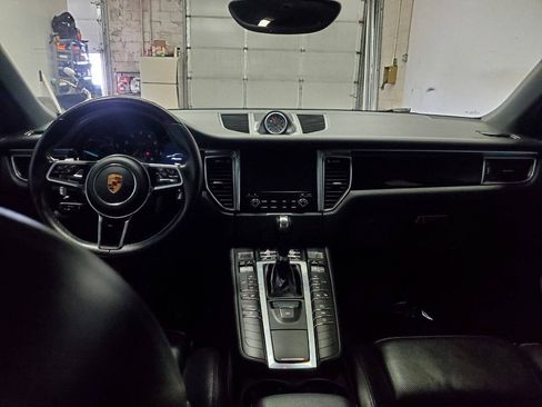 Used 2018 Porsche Macan AWD/4WD image 11