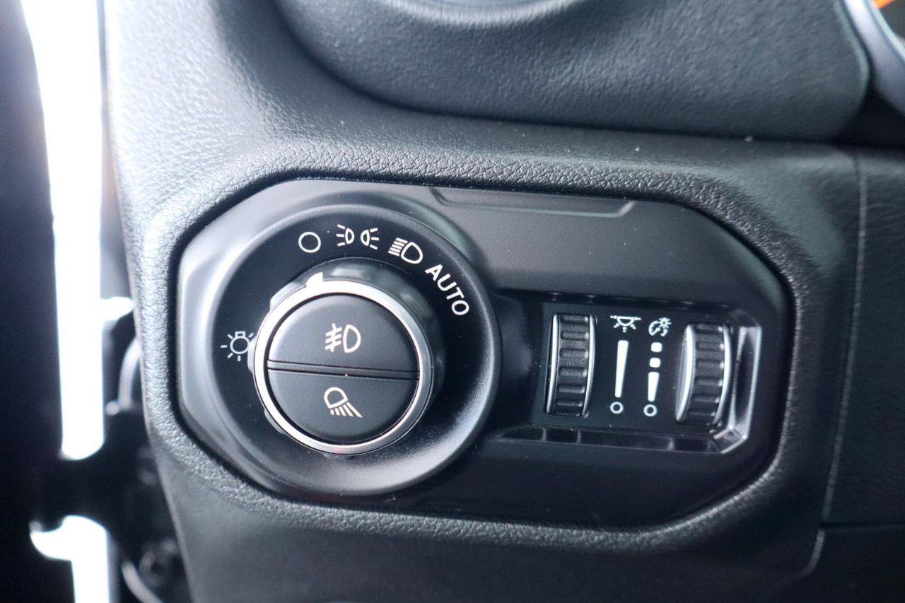 Used 2020 Jeep Gladiator Overland AWD/4WD image 29
