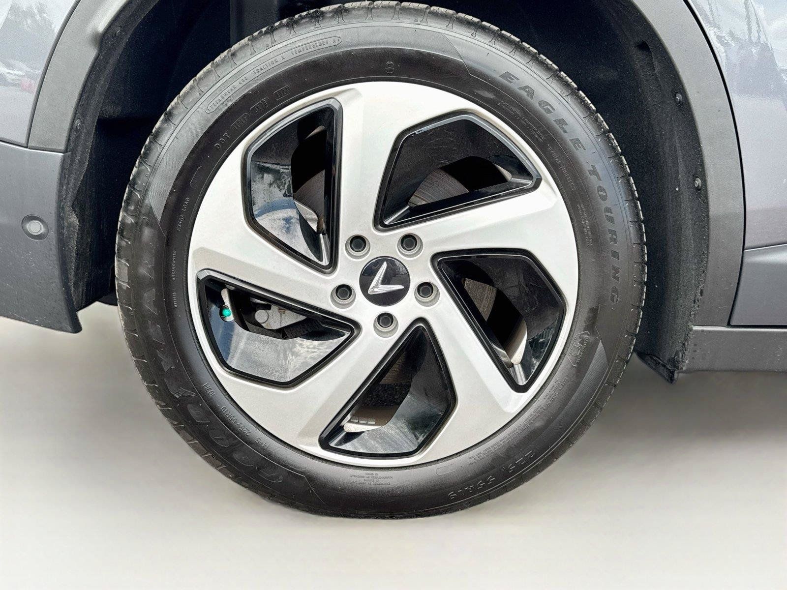Used 2025 VinFast VF 8 Eco AWD/4WD image 37