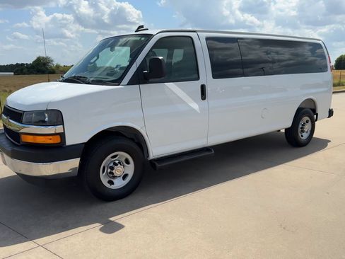 Used 2025 Chevrolet Express 3500 LT w/ LT Preferred Equipment Group RWD image 5