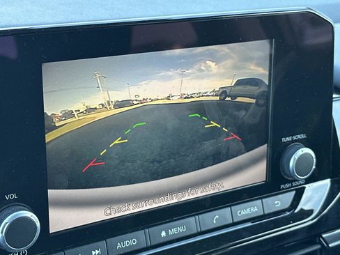 Used 2024 Nissan Pathfinder SV image 6