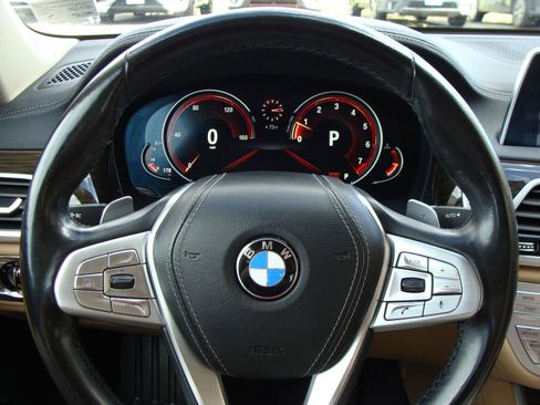 Used 2017 BMW 750i xDrive image 16