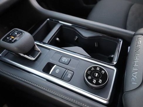 Certified 2025 Nissan Pathfinder SV AWD/4WD image 17