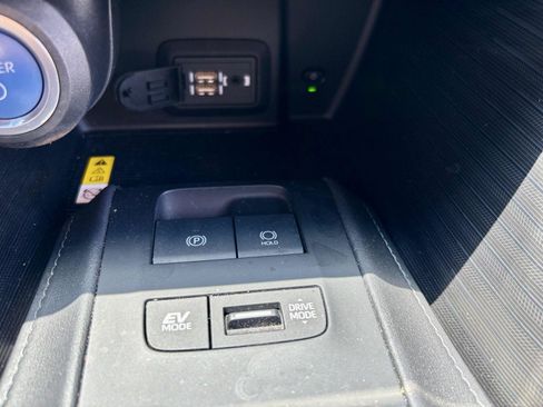Used 2022 Toyota Venza Limited AWD/4WD image 35