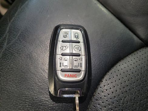 Used 2017 Chrysler Pacifica Touring-L Plus w/ Tire & Wheel Group FWD image 32
